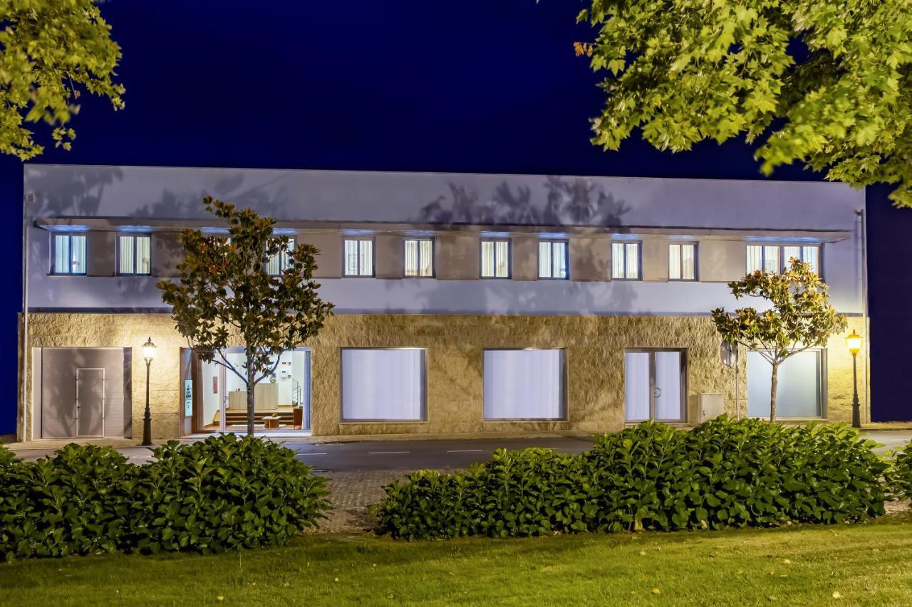 Boutique Mouras Bed and Breakfast Mondim de Basto Exteriör bild