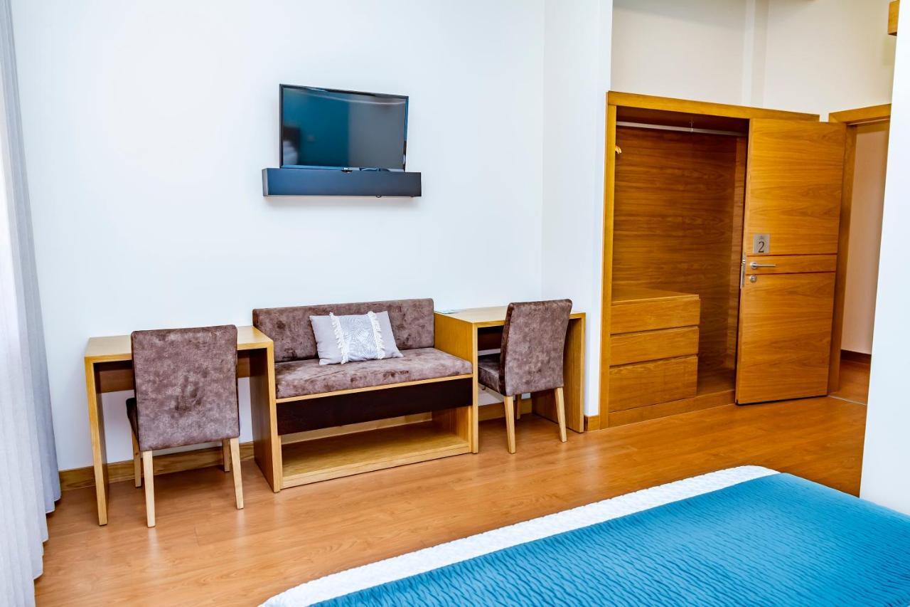 Boutique Mouras Bed and Breakfast Mondim de Basto Exteriör bild
